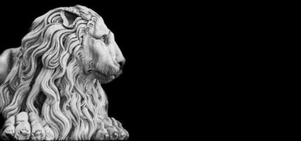 statue de lion antique, en pierre, avec espace de copie. sécurité de concept, sécurité, garde. photo