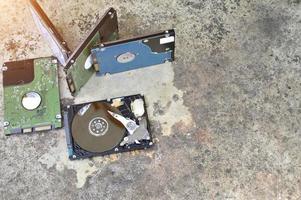 Les disques durs de 2,5 pouces sont toujours populaires. photo