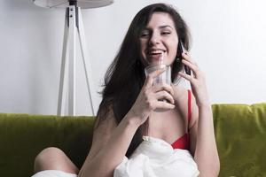 femme sexy avec une peau parfaite portant une lingerie élégante photo