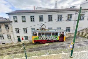 lisbonne, portugal - 25 novembre 2016 - funiculaire gloria dans le centre-ville de lisbonne, portugal. photo