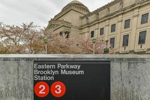 New York City - 27 avril 2018 - Eastern Parkway - Station de métro Brooklyn Museum à New York. photo