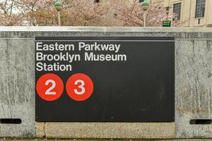 New York City - 27 avril 2018 - Eastern Parkway - Station de métro Brooklyn Museum à New York. photo