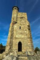 belvédère skytop assis au sommet du sommet de la montagne shawangunk. photo