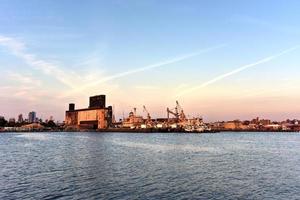 le terminal céréalier red hook dans le quartier red hook de brooklyn, new york. photo