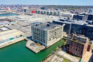 Industry City est un complexe historique d'expédition, d'entreposage et de fabrication intermodal sur le front de mer dans le quartier Sunset Park de Brooklyn, New York, 2022 photo