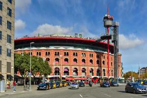 barcelone, espagne - 28 novembre 2016 - arènes de barcelone, l'ancienne plaza de toros de las arenas qui était une arène à barcelone, espagne. photo