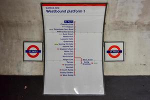 Londres, Royaume-Uni - 24 novembre 2016 - le signe pour st. station de métro paul's dans la ville de londres. photo