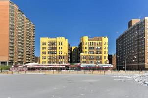 plage de coney island à brooklyn, new york après une importante tempête de neige. photo