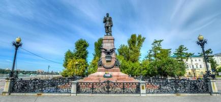 Monument à l'empereur Alexandre III à Irkoutsk en Russie photo