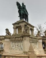 monument saint istvan - budapest, hongrie photo