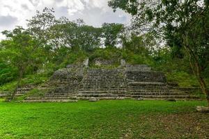 edzna est un site archéologique maya dans le nord de l'état mexicain de campeche. Structure 501. photo