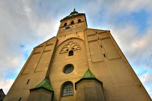 L'église Saint-Pierre est une église paroissiale catholique romaine située dans le centre-ville de Munich, dans le sud de l'Allemagne. sa tour de 91 mètres est communément appelée alter peter - old pete - et est emblématique de munich. photo