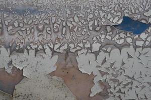 les voitures autour de la porte latérale de la cabine arrière des voitures blanches avec des rayures rayent la peinture photo