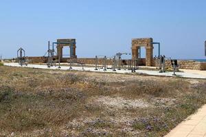 route pour piétons dans un parc de la ville du nord d'israël. photo