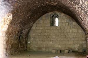 mur d'une ancienne forteresse dans le nord d'israël. photo