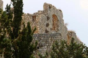 mur d'une ancienne forteresse dans le nord d'israël. photo