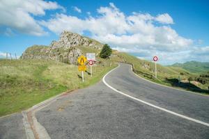 route vers le sommet du pic te mata, région de la baie de hawke, nouvelle-zélande. photo