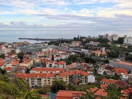 vue de dessus de funchal, capitale de l'île de madère, portugal photo