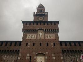 château des sforza à milan, italie. le château a été construit au 15ème siècle par sforza, duc de milan. c'est l'un des principaux monuments de milan. photo