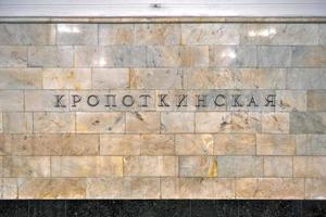 moscou, russie - 26 juillet 2019 - station de métro kropotkinskaya dans le métro de moscou. photo