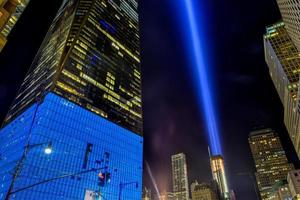 11 septembre hommage à la lumière - new york city, états-unis, 2022 photo