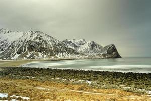 plage d'unstad, îles lofoten, norvège photo