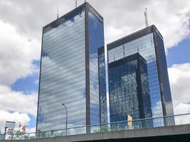 tours jumelles les mercuriales à bagnolet, le long du boulevard périphérique, à paris, france. ils ont été construits en 1975, et sont nommés levant et ponant, 2022 photo