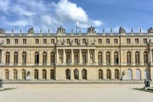 le célèbre palais de versailles en france. photo