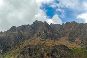 vue sur le chemin entre cusco et machu picchu, pérou photo