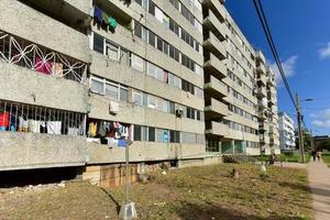 bâtiment à alamar, un quartier de la partie orientale de la havane à cuba. ce quartier est principalement une construction préfabriquée d'architecture de style soviétique, 2022 photo