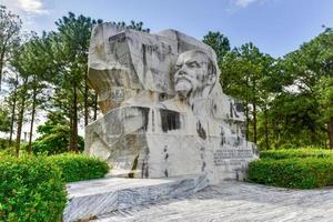 monument commémoratif dans le parc lenin, la havane cuba, 2022 photo