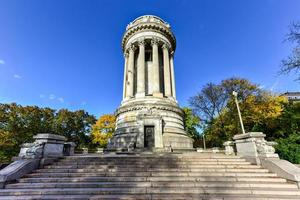 le monument commémoratif des soldats et des marins dans le parc riverain de l'upper west side de manhattan, à new york, commémore les soldats et les marins de l'armée de l'union qui ont servi pendant la guerre civile américaine. photo