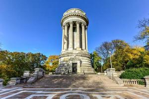 le monument commémoratif des soldats et des marins dans le parc riverain de l'upper west side de manhattan, à new york, commémore les soldats et les marins de l'armée de l'union qui ont servi pendant la guerre civile américaine. photo