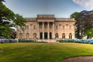 la maison de marbre à newport, rhode island. c'est un manoir de l'âge d'or et son portique devant le temple est comme celui de la maison blanche. photo