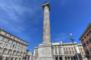 colonne marcus aurelius - rome, italie photo