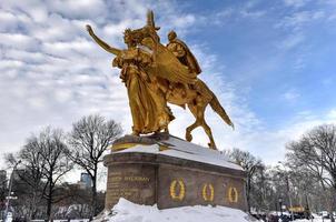 mémorial william sherman à new york au coin de central park south par augustus saint-gaudens en hiver 2022 photo