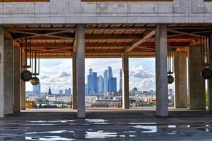 vue sur les toits de la ville à moscou, russie pendant la journée. photo