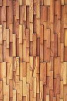 les murs aux textures de bois bien agencées sont parfaits pour les façades de maisons photo