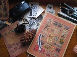 cadre de bureau vintage avec machine à écrire et livres anciens à karachi pakistan 2022 photo