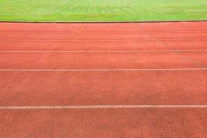 piste d'athlétisme et pelouse photo