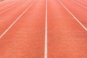 piste d'athlétisme et pelouse photo