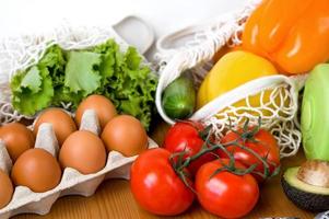 légumes et fruits. concept de sport et de régime. Habitudes alimentaires saines photo