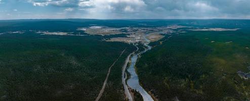 vue panoramique aérienne du parc national de yellowstone. photo