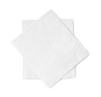deux morceaux pliés de papier de soie blanc ou de serviette en pile soigneusement préparés pour être utilisés dans les toilettes ou les toilettes isolés sur fond blanc avec un tracé de détourage photo
