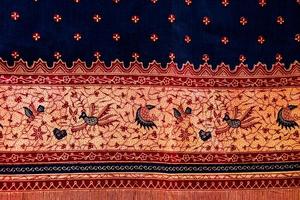 motifs de tissus traditionnels batik d'indonésie photo