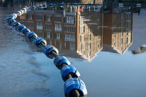 bouées flottantes avec entrepôt photo