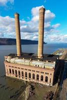 la centrale électrique abandonnée de glenwood à yonkers, new york, conçue dans le style néo-roman. il a été construit à glenwood-on-the-hudson entre 1904 et 1906. photo