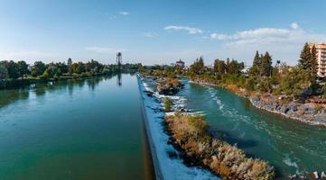 vue aérienne de la chute d'eau qui a donné son nom à la ville d'idaho, id usa. photo