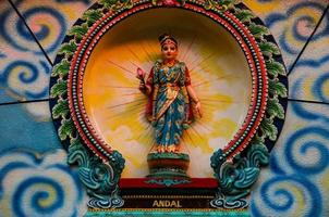 dieu hindou dans un temple indien photo