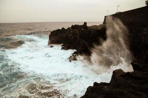 gros plan de vagues fortes photo